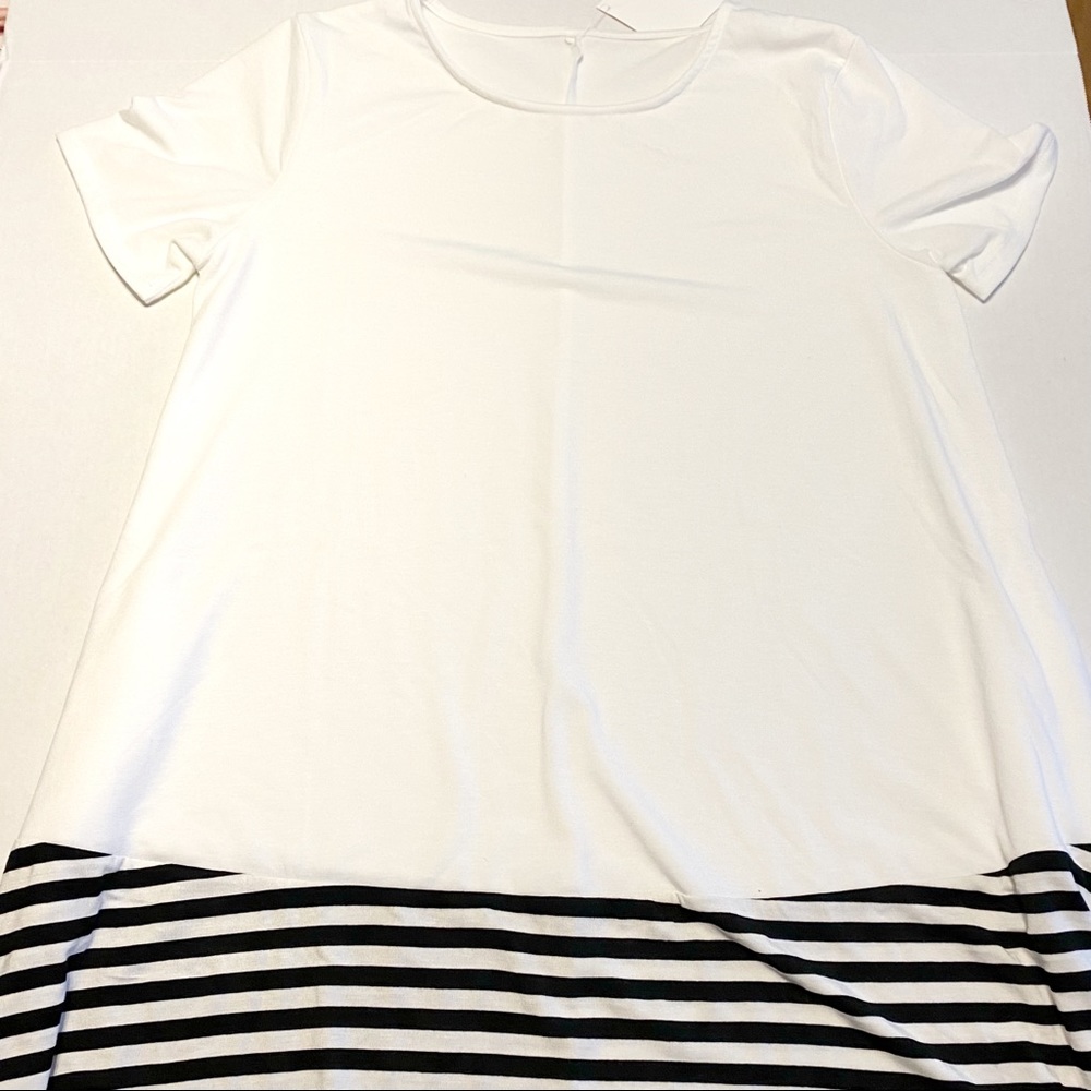 NWT White Tunic w/POCKETS!